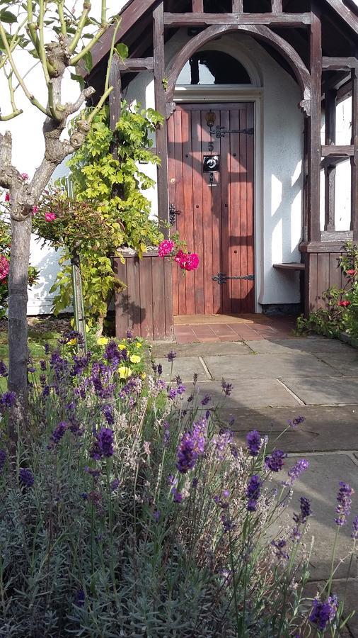 Church End Farm Bed And Breakfast Hale  Esterno foto