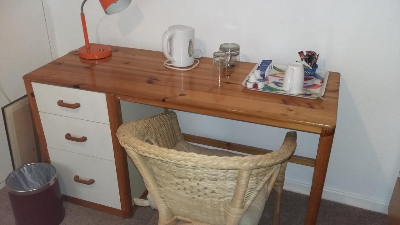 Church End Farm Bed And Breakfast Hale  Esterno foto